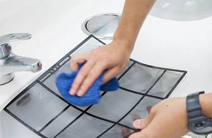 家庭空調過濾網清洗方法_空調過濾網怎么清洗